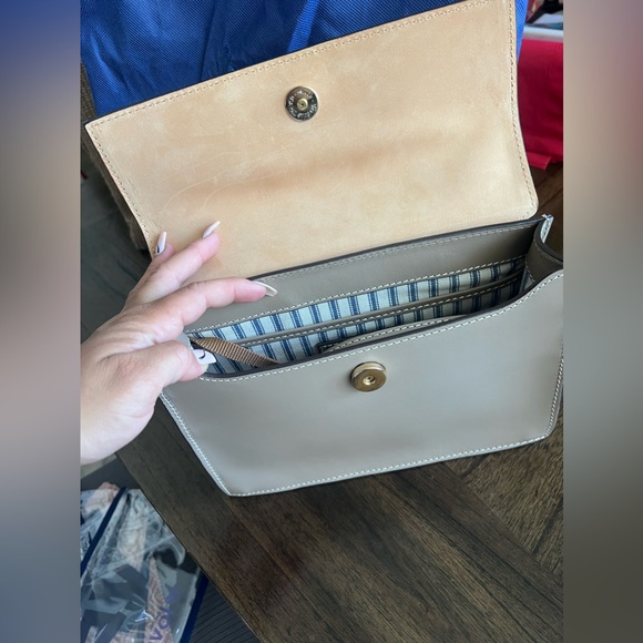 Dooney and Bourke crossbody - Picture 6 of 8